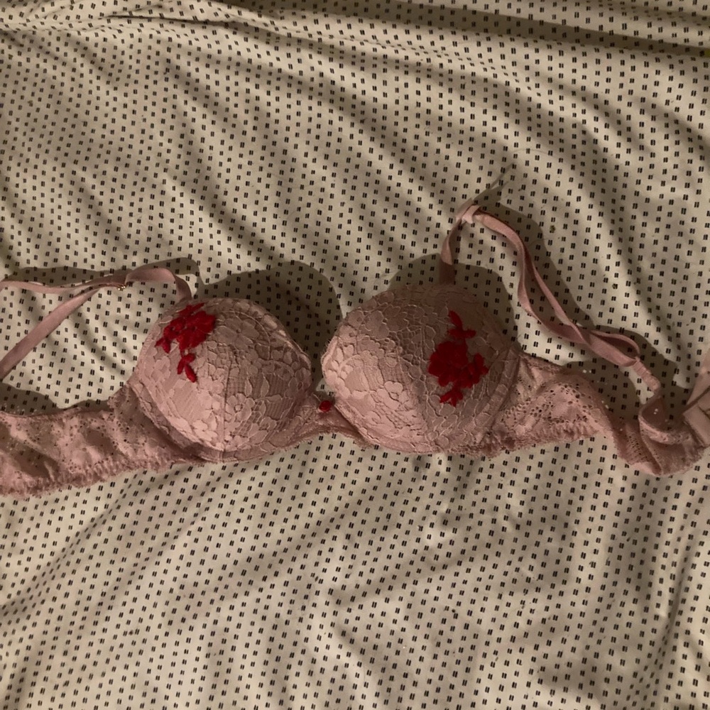 VS Push up valentine’s day collection bra //